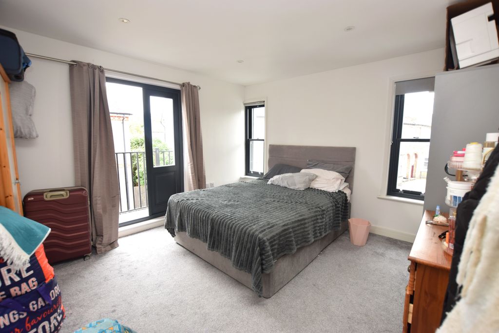 Property photo 3 of 5 Bedroom 1