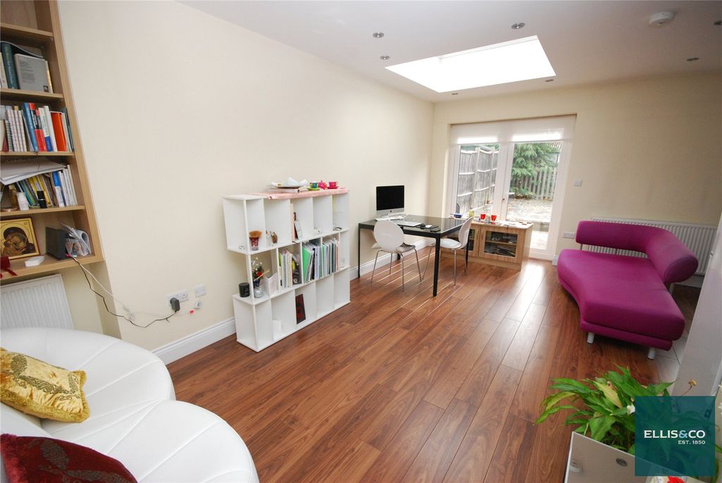 Property photo 1 of 10 Picture No. 11