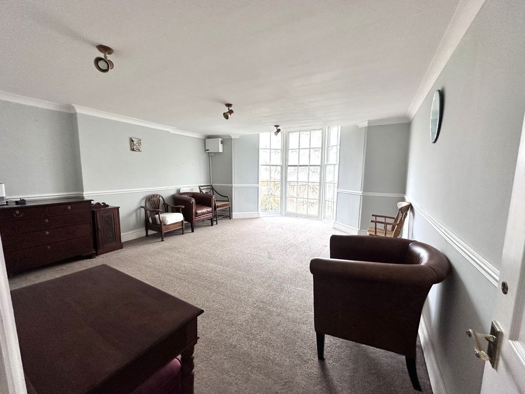 Property photo 2 of 10 Image