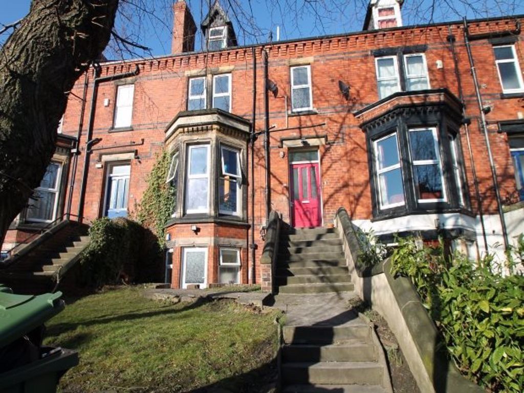 Property photo 1 of 7 Attractive Red-Brick Terraced House With Bay Windo...