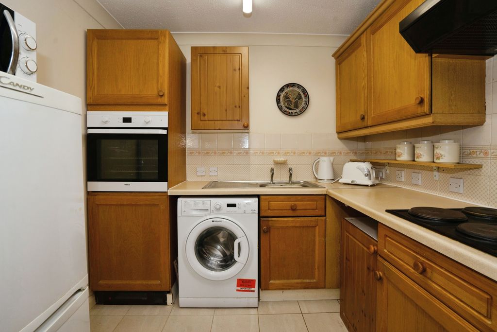 Property photo 2 of 9 Kitchen