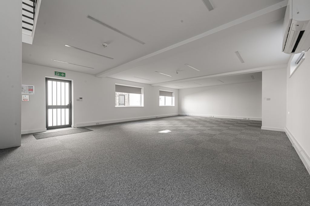 Property photo 1 of 16 Riverside House, Unit 3-001