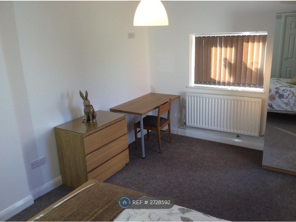 Property photo 2 of 13 Bedroom