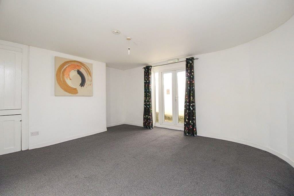 Property photo 3 of 8 4234785