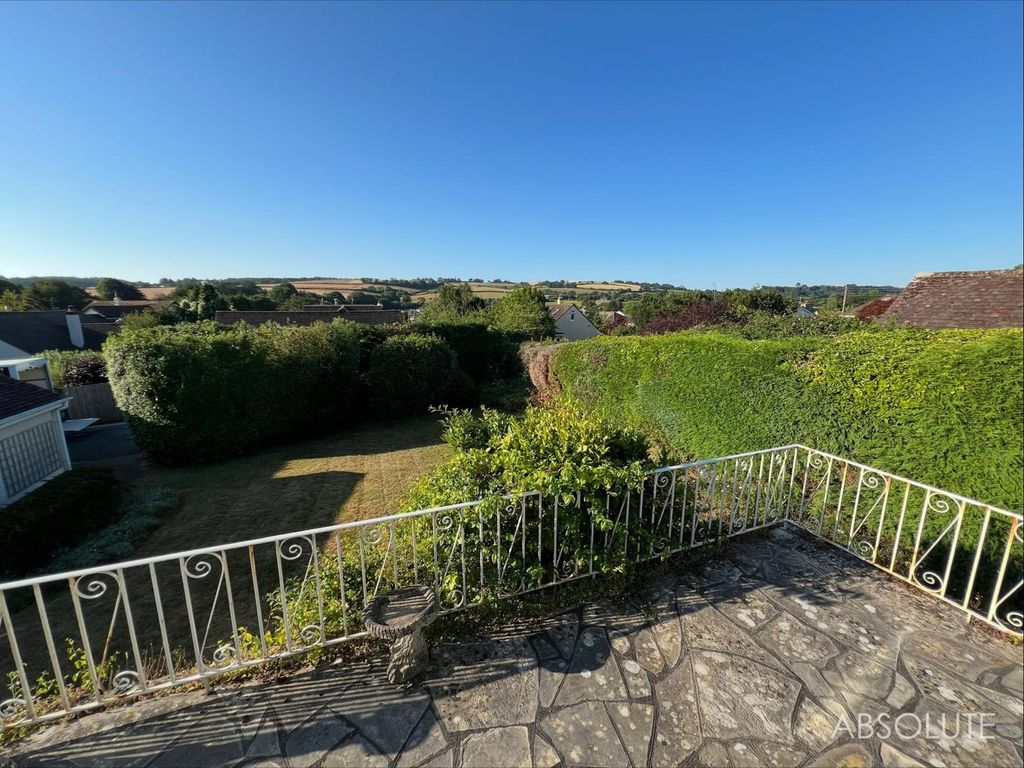 Property photo 1 of 32