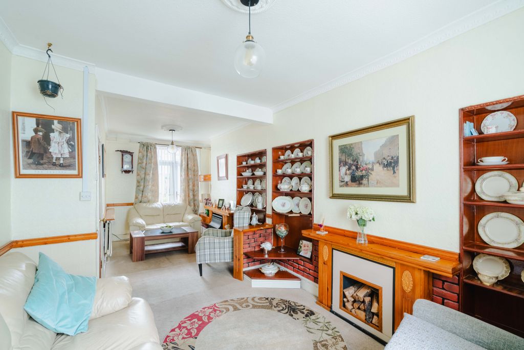 Property photo 3 of 18 11