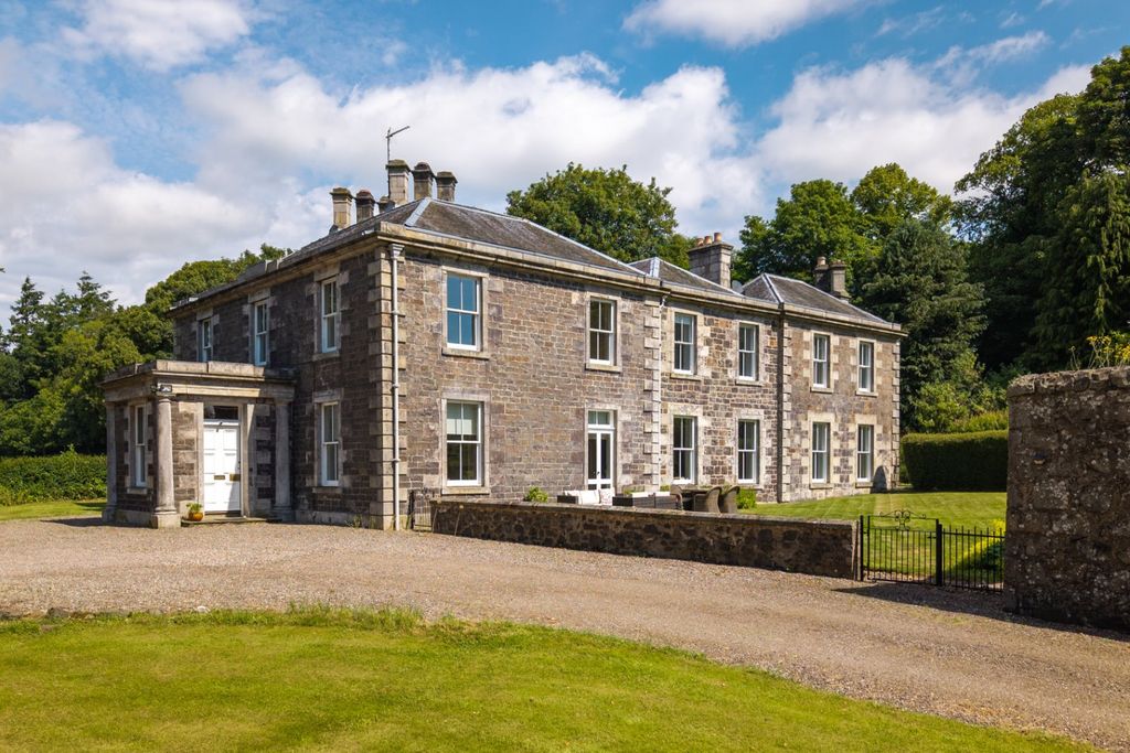 Property photo 1 of 34 Arngask House
