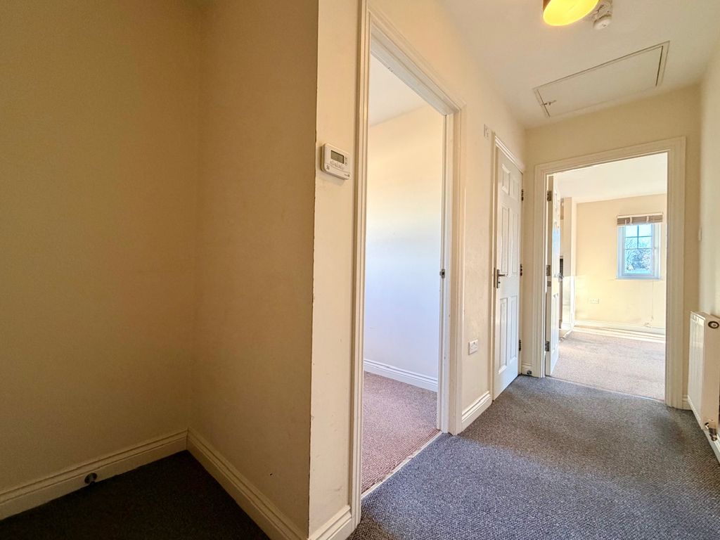 Property photo 3 of 12 Entrance Hall