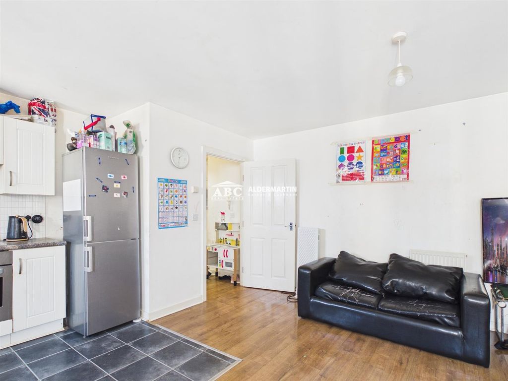 Property photo 3 of 9 Cam03827G0-Pr0139-Still004.Jpg