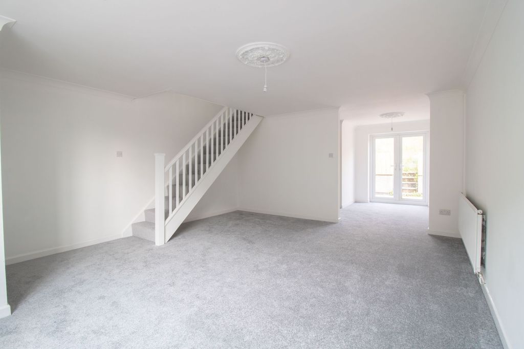 Property photo 2 of 28