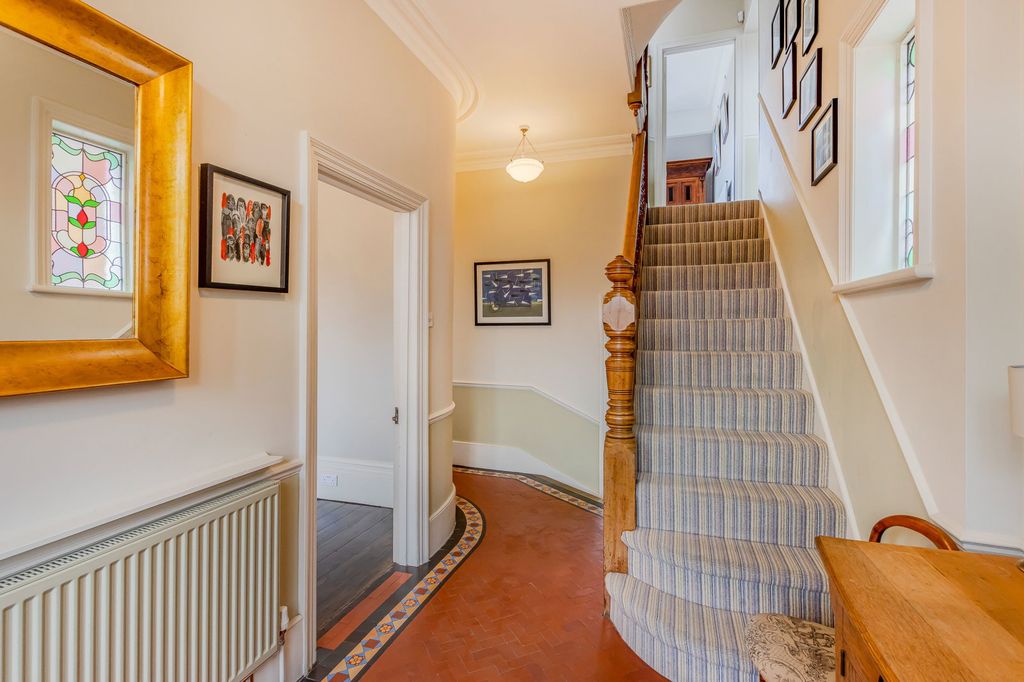 Property photo 2 of 32