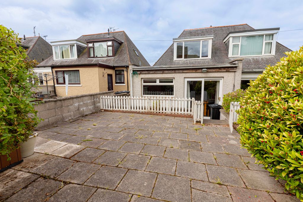 Property photo 1 of 17 Backgarden