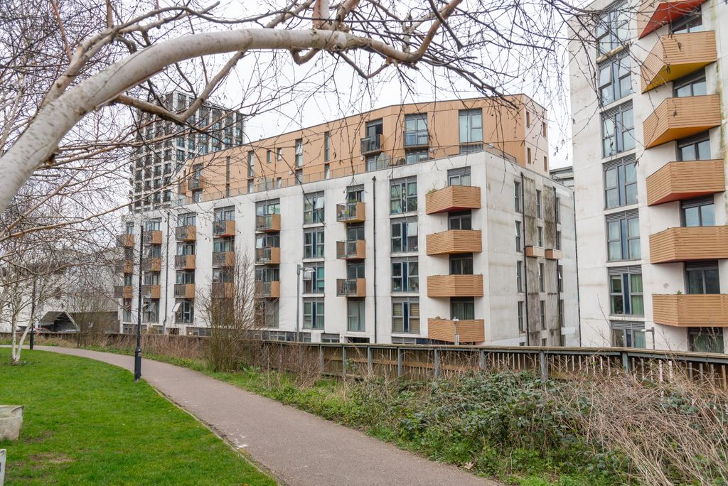 Property photo 1 of 12 3999753
