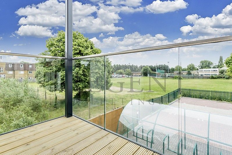 Property photo 3 of 10 Balcony