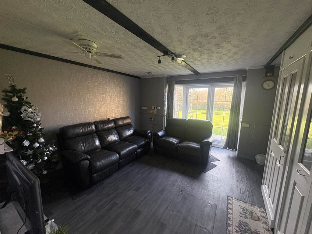 Property photo 2 of 7 Image001