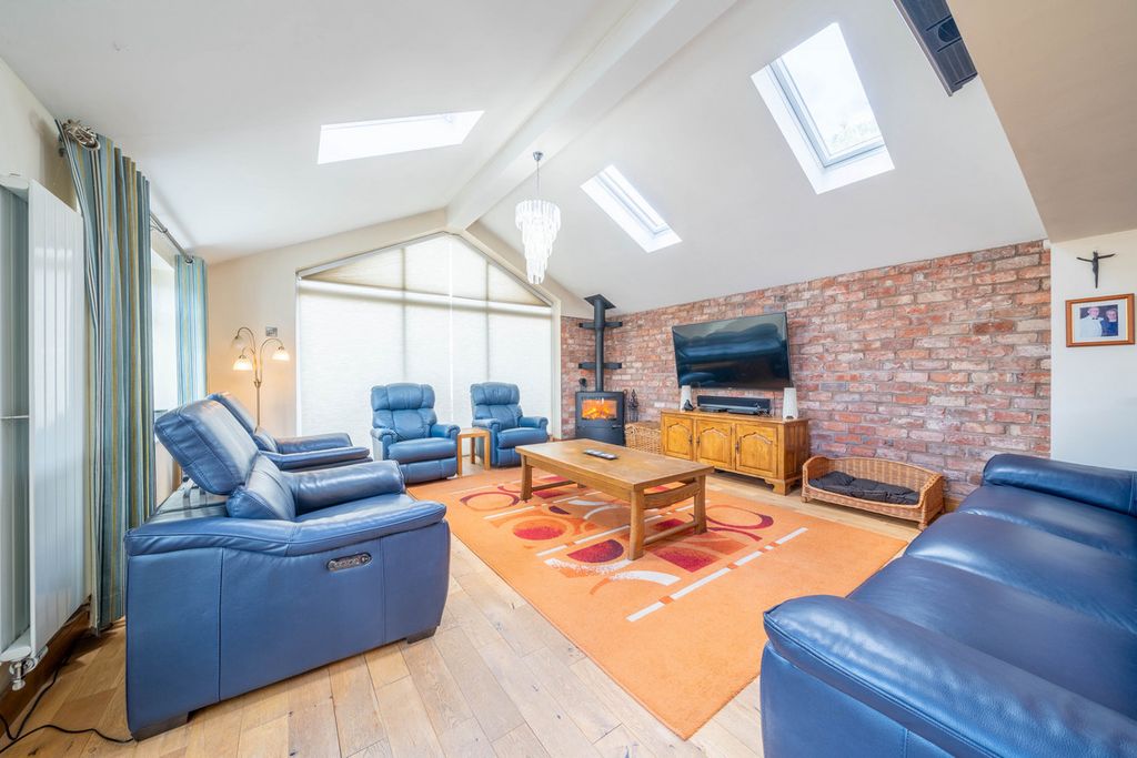 Property photo 2 of 40