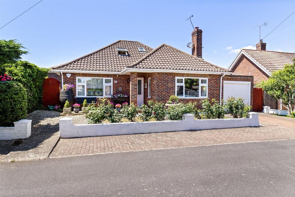 Property photo 1 of 23 Mulberry Close, 4-023.Jpg