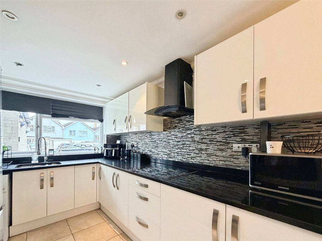 Property photo 2 of 16 Picture No. 01