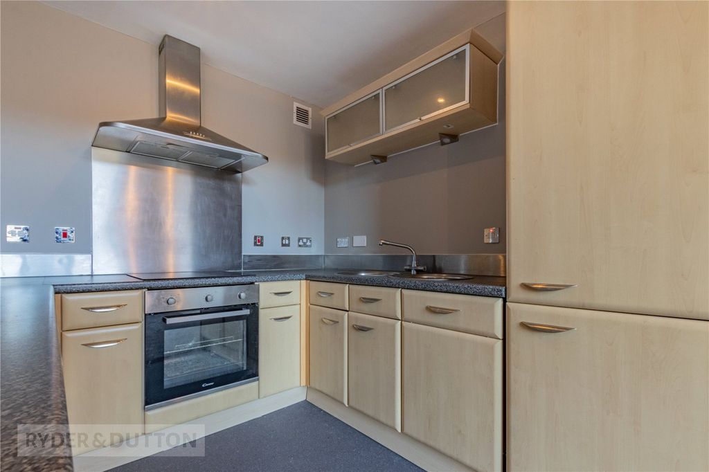 Property photo 3 of 12 Kitchen