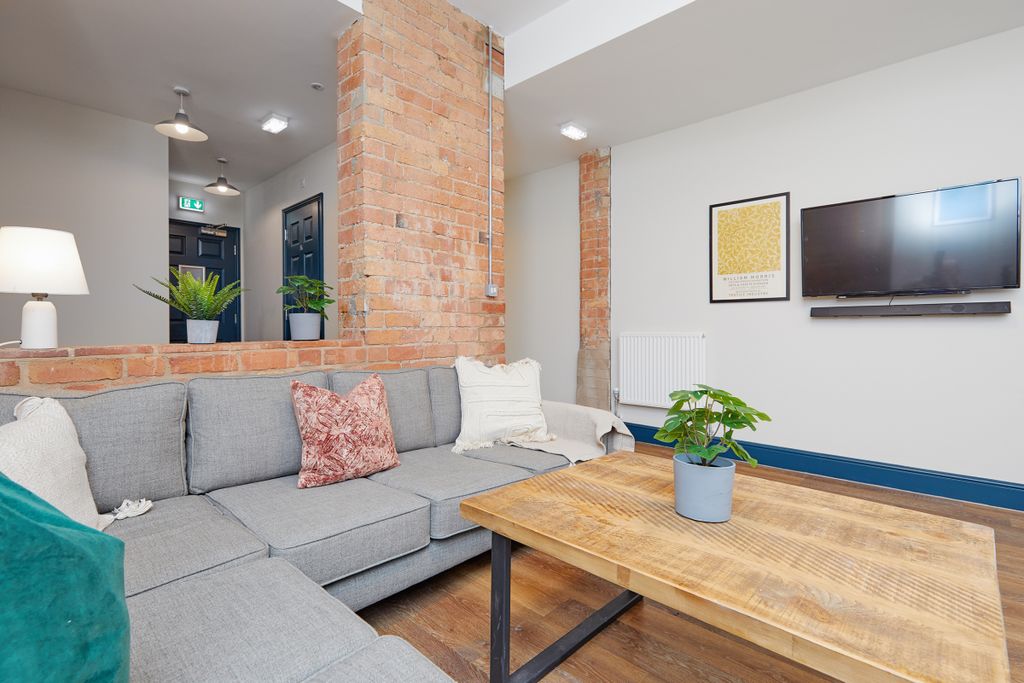 Property photo 1 of 29 Shoe &amp; Boot Factory, Flat 14 Living Room 1