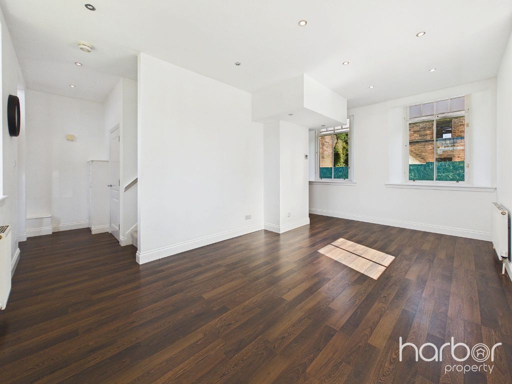 Property photo 2 of 15 5063843