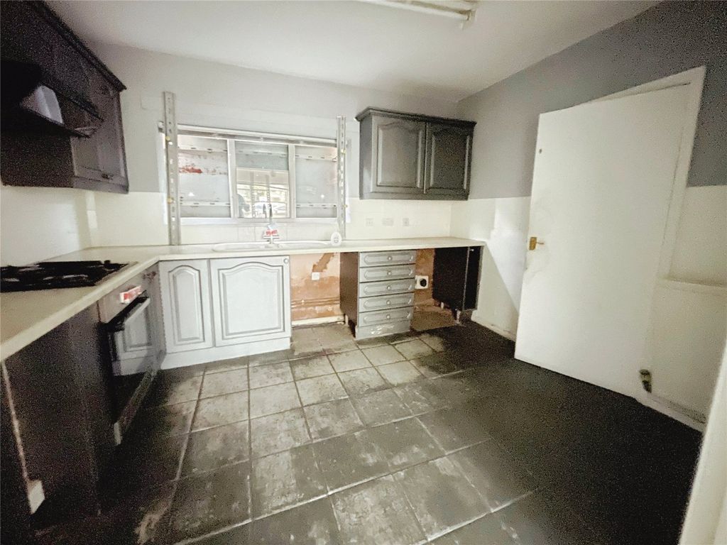 Property photo 3 of 9 Kitchen