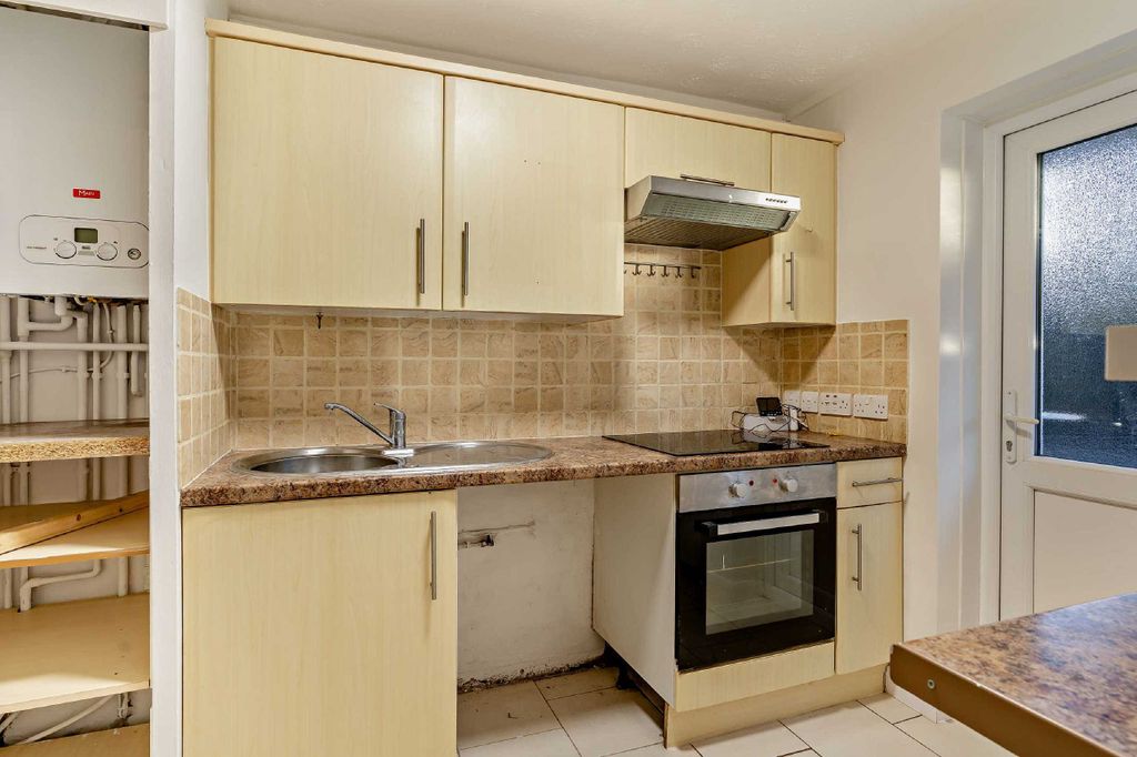 Property photo 3 of 14