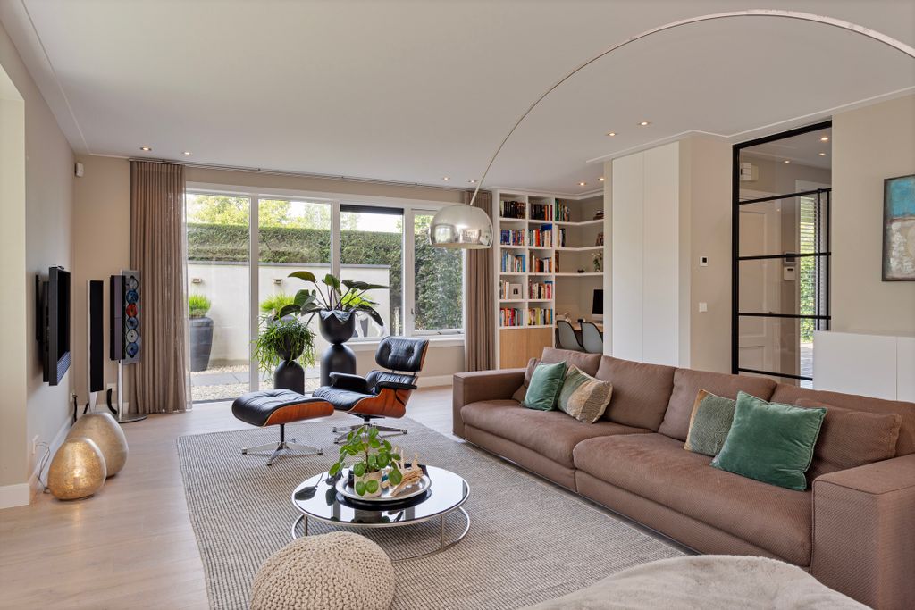 Property photo 2 of 65