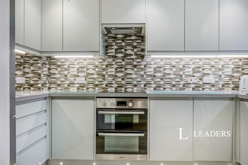 Property photo 3 of 10 Kitchen