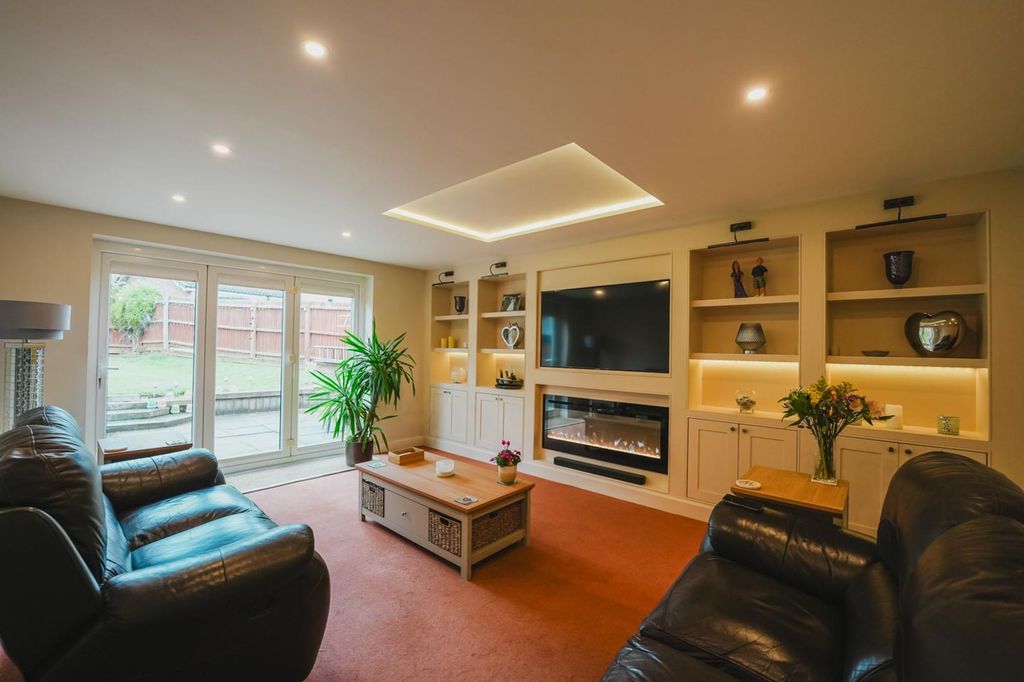 Property photo 3 of 24