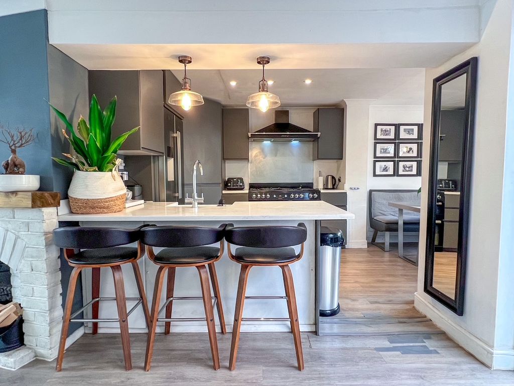 Property photo 2 of 31