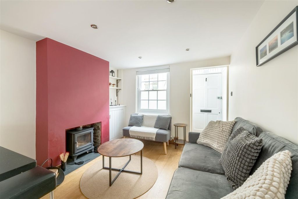 Property photo 2 of 25 7 Frederick Gardens-7.Jpg