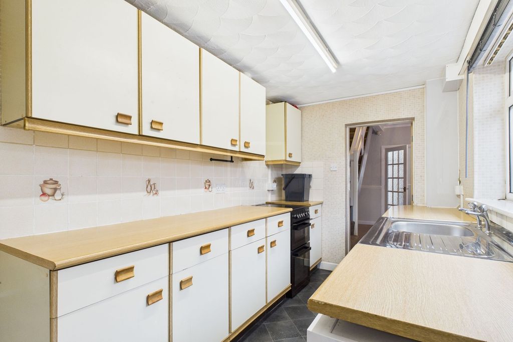 Property photo 2 of 14 Kitchen