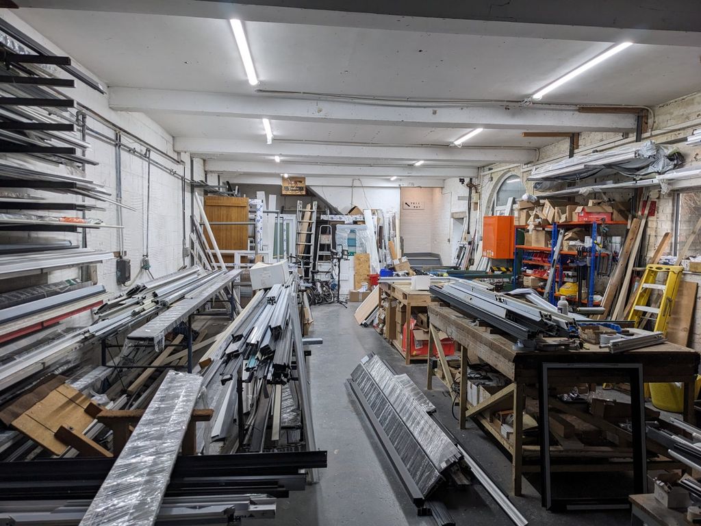 Property photo 3 of 19 Picture No. 02