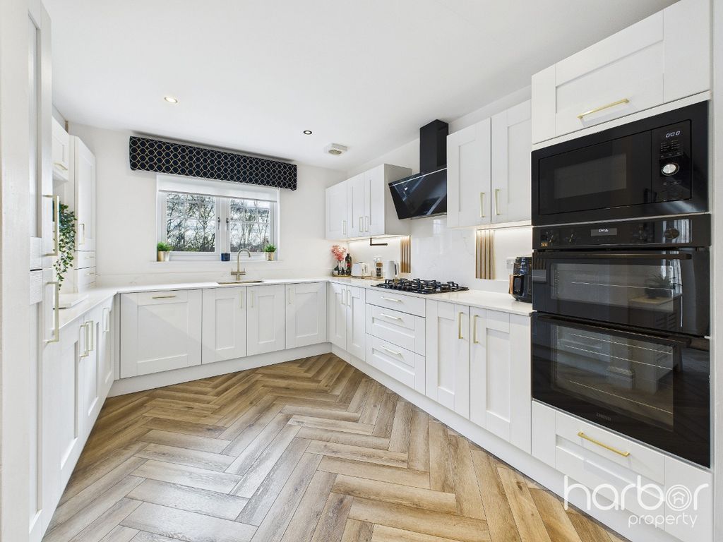 Property photo 3 of 32 4835585