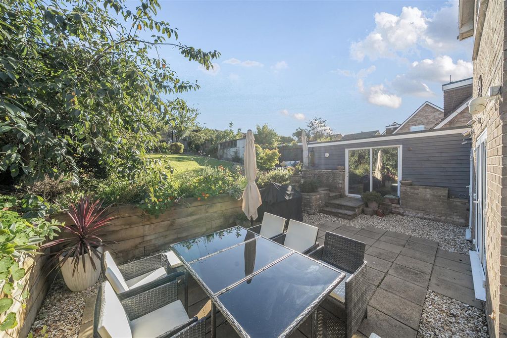 Property photo 3 of 18 Patio & Garden