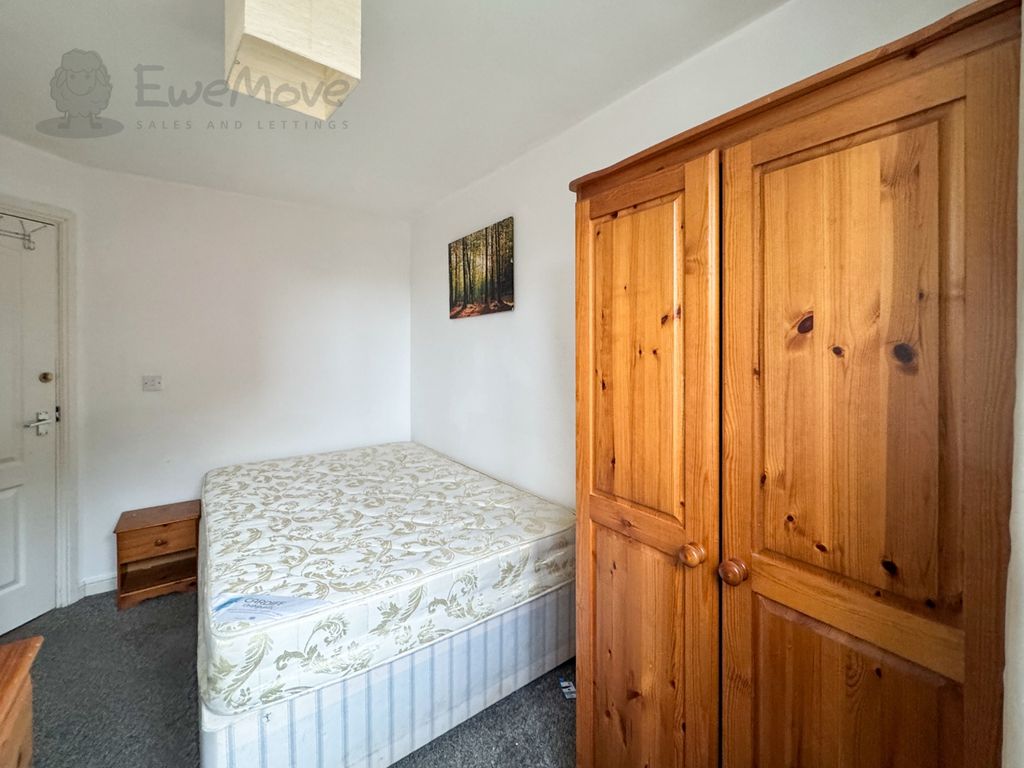 Property photo 2 of 9 Bedroom