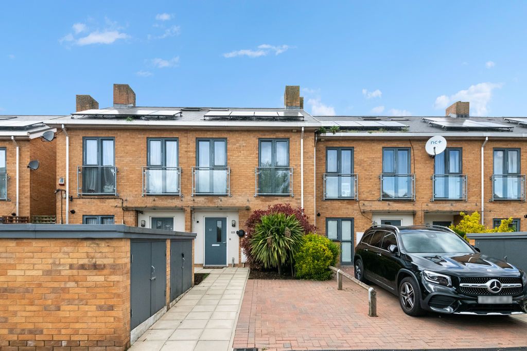 Property photo 1 of 16 Photo 17