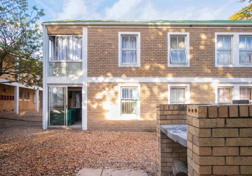 Property photo 1 of 15 St1702933
