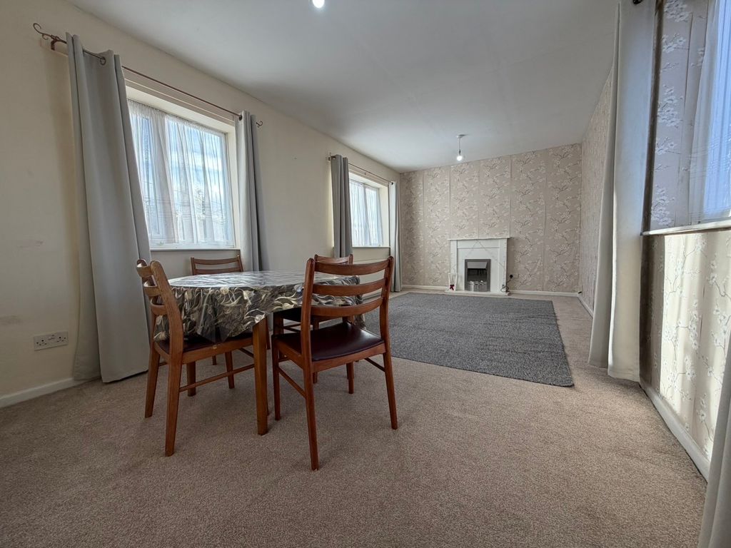 Property photo 2 of 10 Image