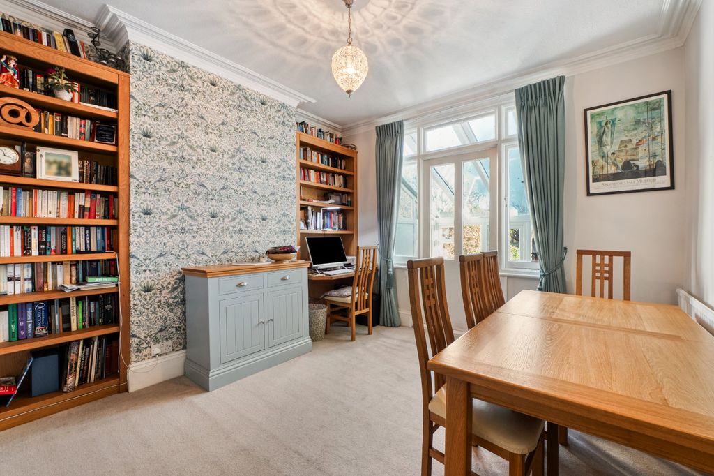 Property photo 2 of 34 Picture No. 05