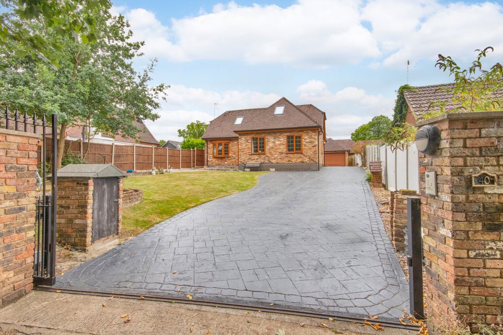 Property photo 1 of 19 External