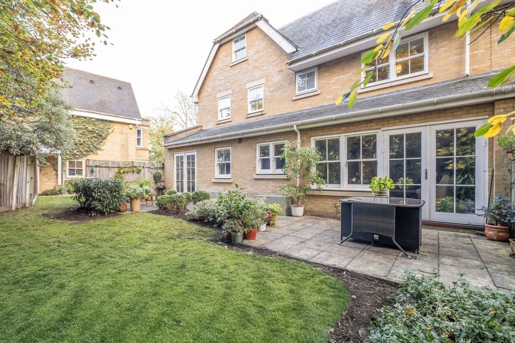 Property photo 2 of 6 Garden