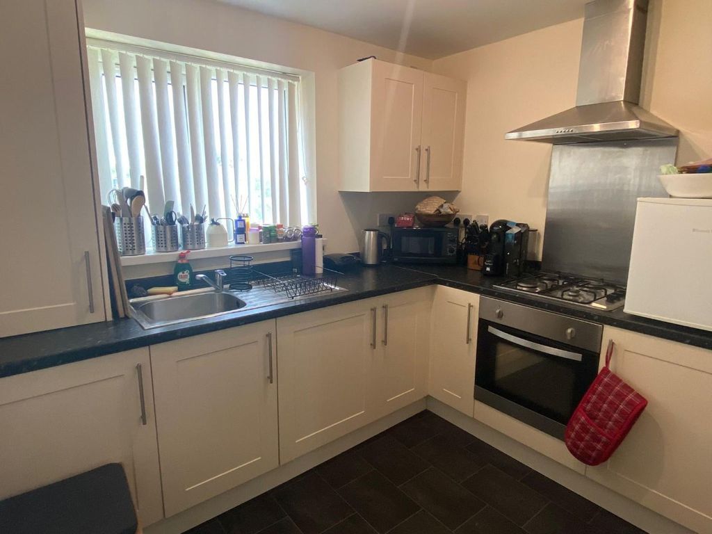 Property photo 2 of 8 Kitchen .Jpg