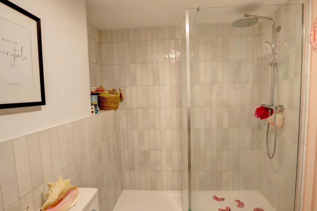Additional image 10 of 2 bed flat for saleCleaver Gardens, Weddington, Nuneaton CV10