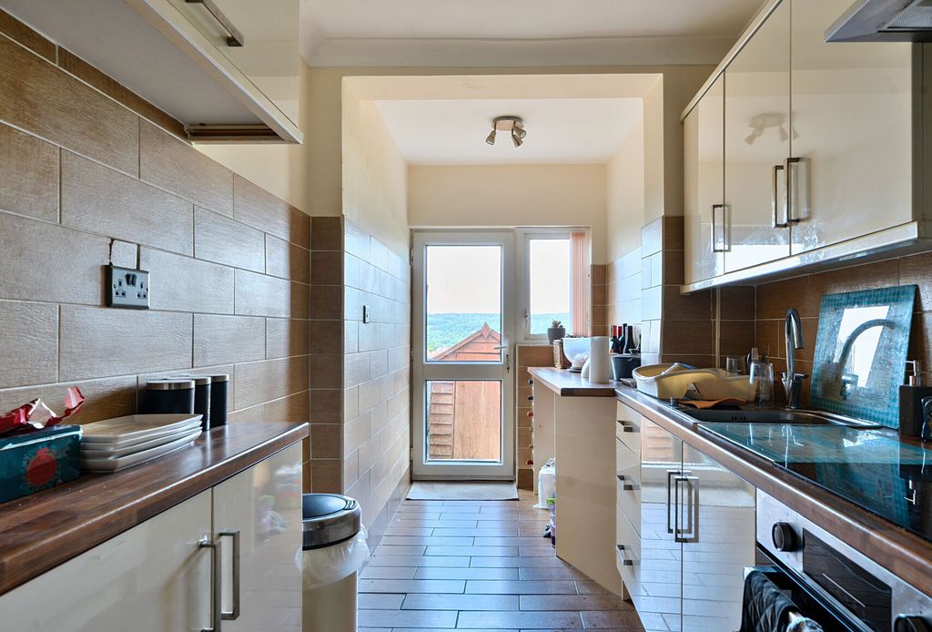 Property photo 3 of 19 1293442-1-6836F73...