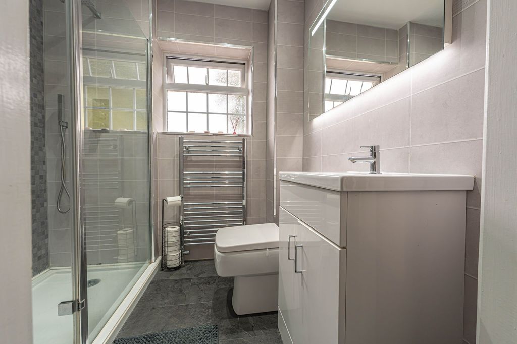 Property photo 2 of 48