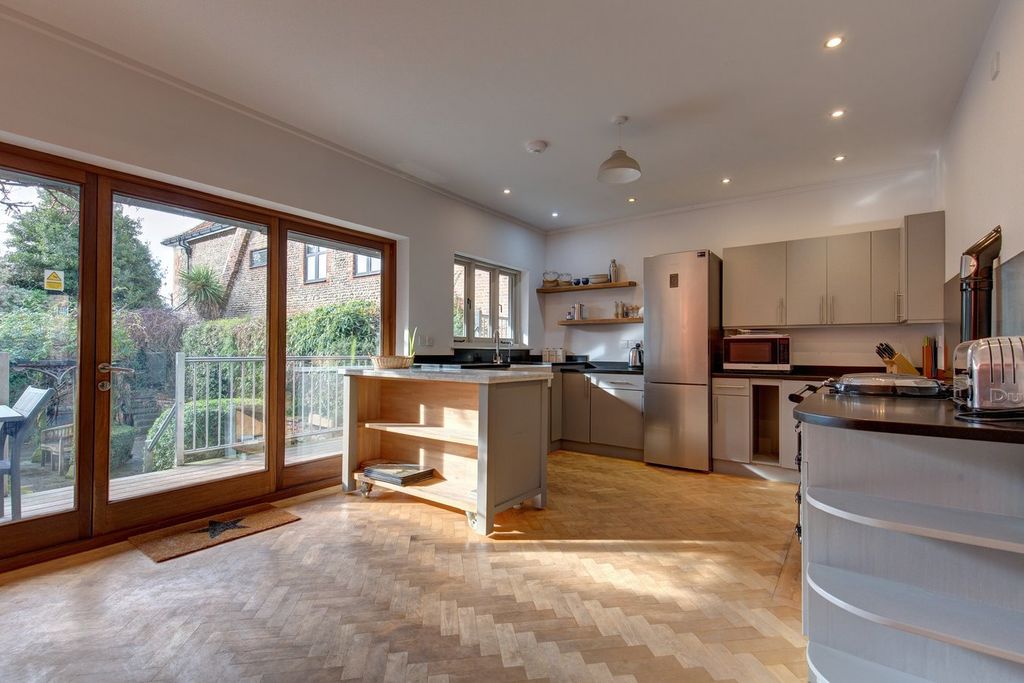 Property photo 3 of 21