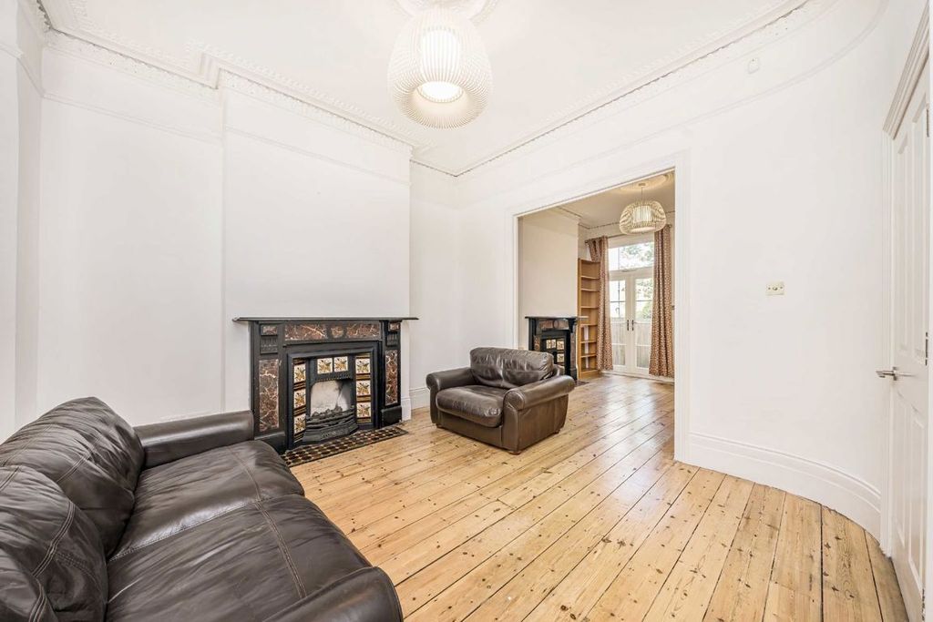 Property photo 3 of 6