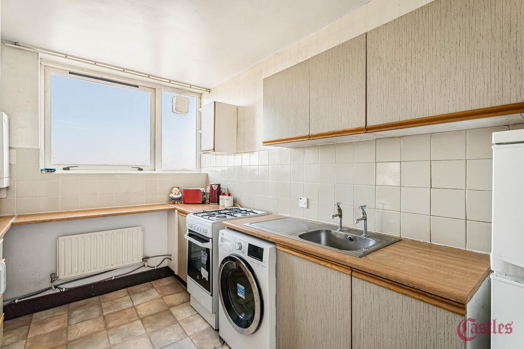 Property photo 3 of 34 Kitchen
